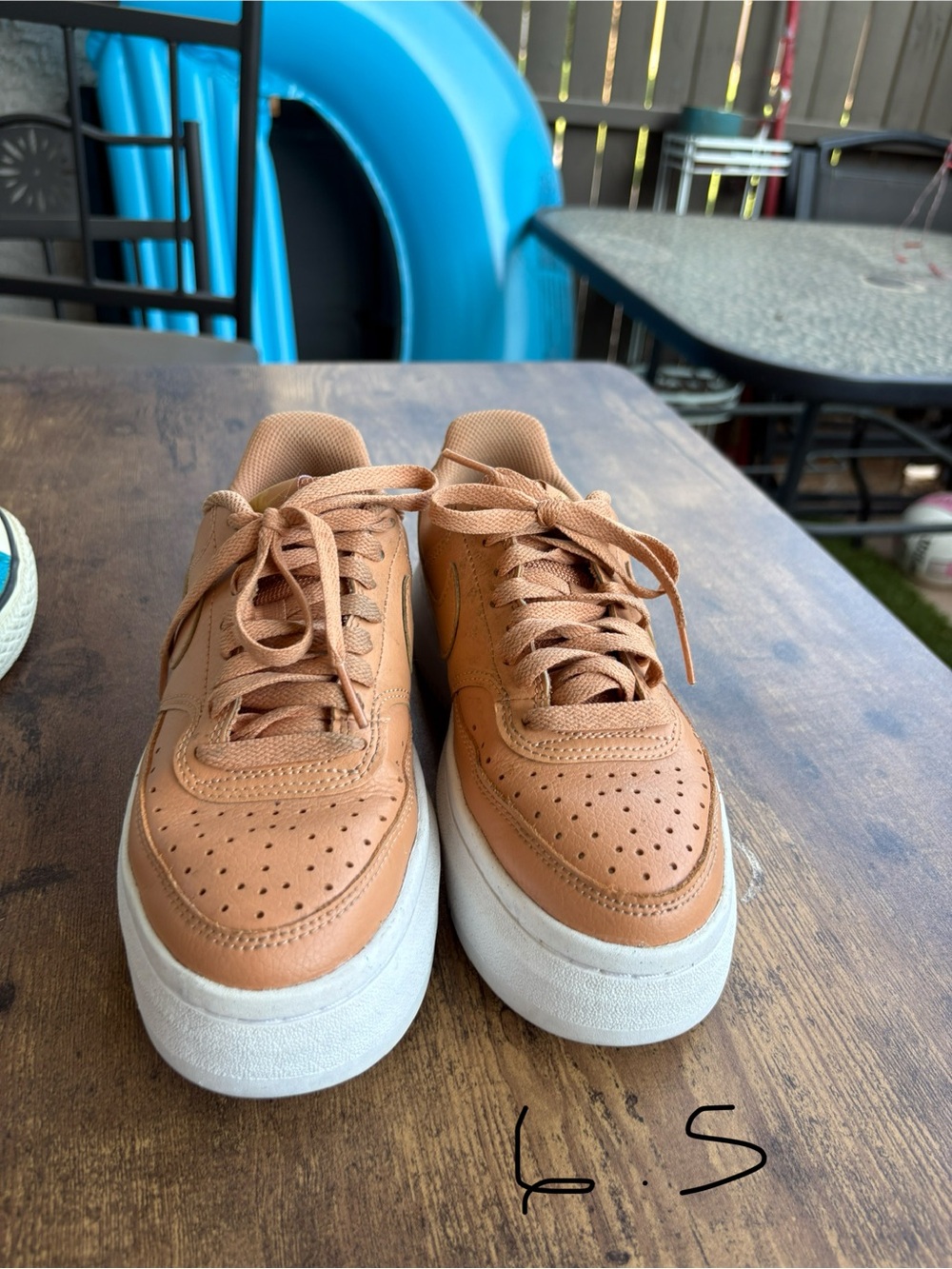 Nike platform tan